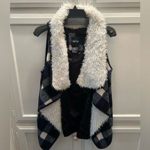 Faux fur vest size medium
